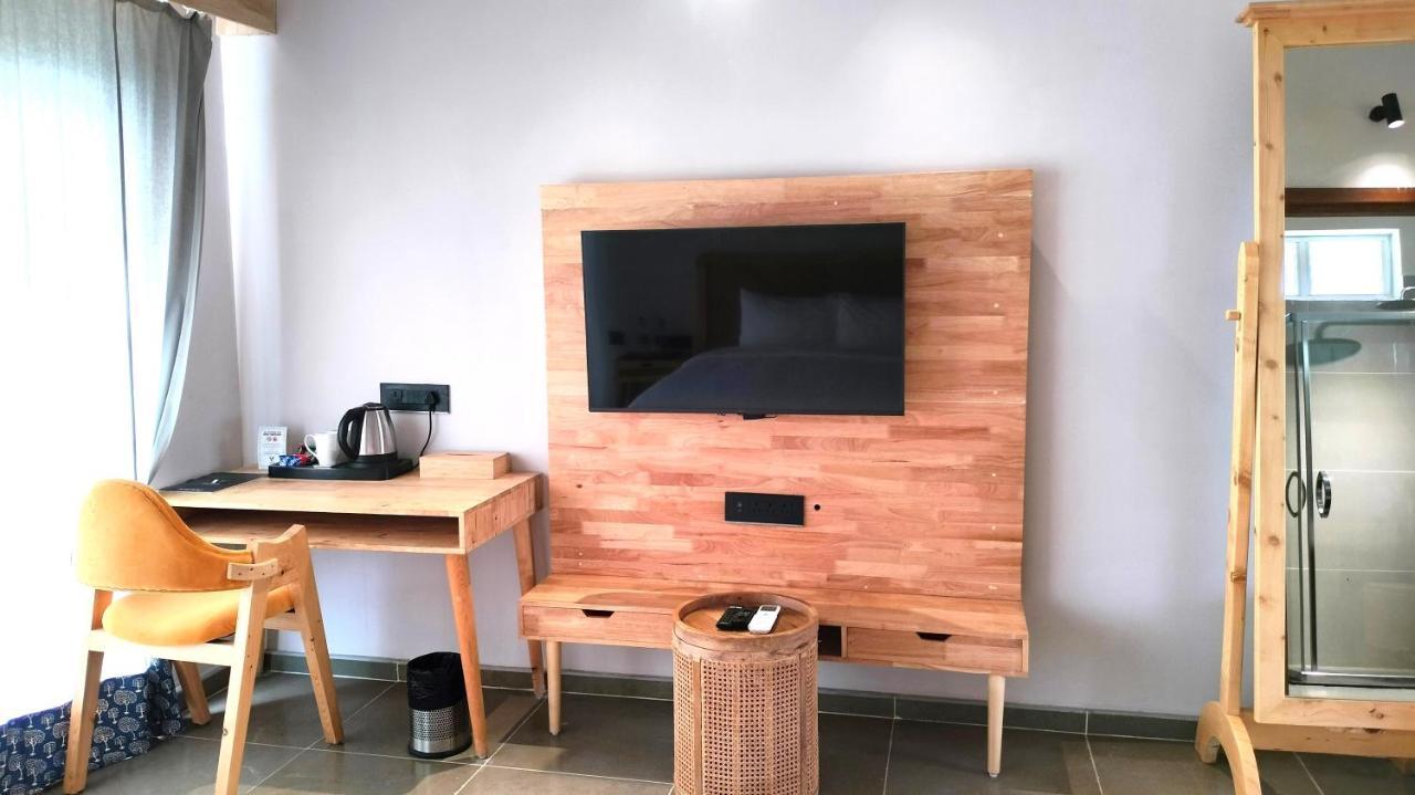 V Hotels And Resorts Chirala Bagian luar foto